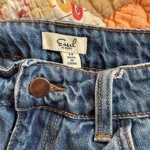 Easel patchwork jeans in medium!